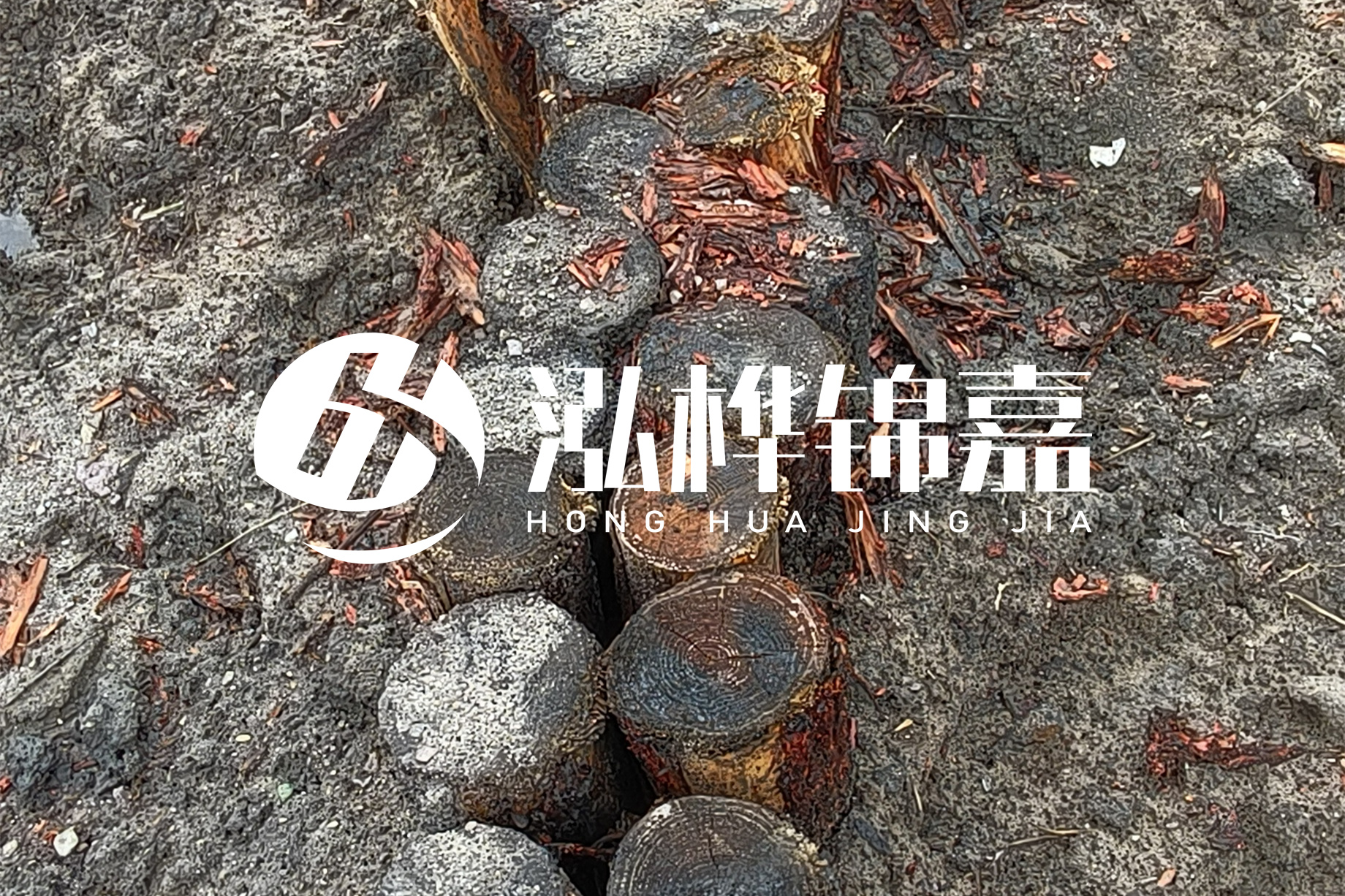 魚塘淤泥太多怎么清理？挖掘機(jī)清除淤泥的作用及方法