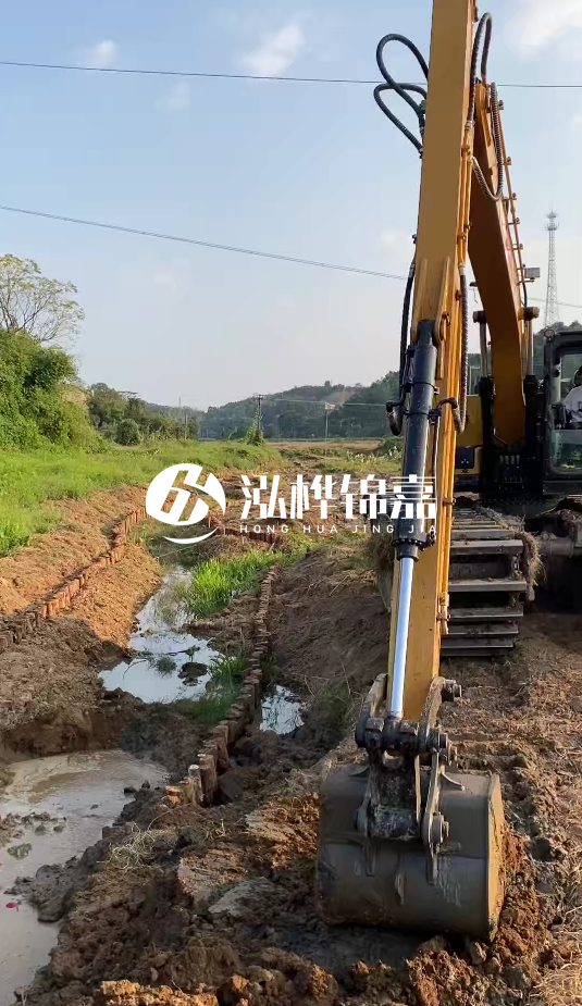 青島河道清淤專業(yè)施工-水挖機(jī)清淤適合哪些河道狀況？