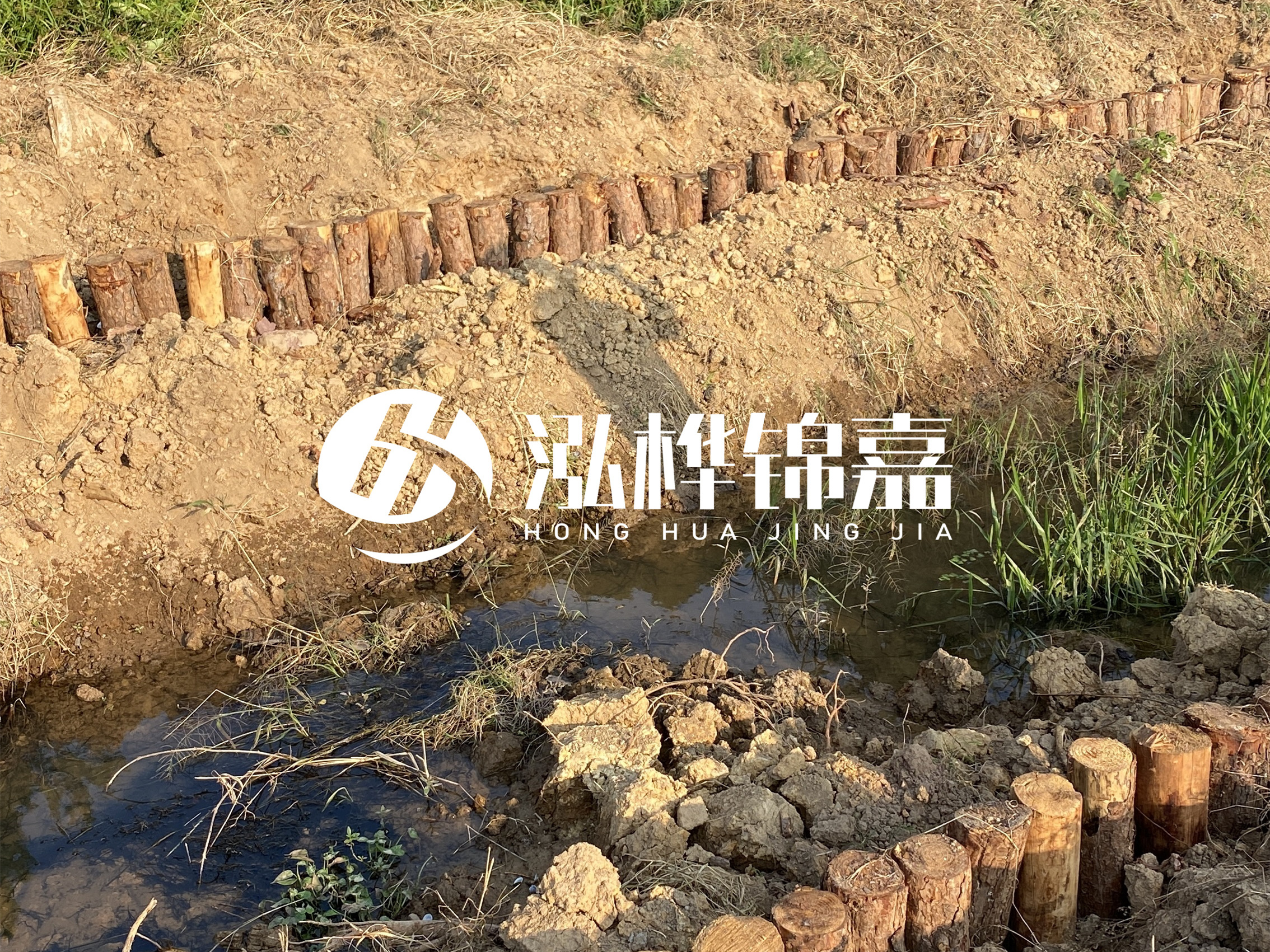 防汛木樁價格中的施工費如何計算？水下打樁和陸地打樁費用差異？