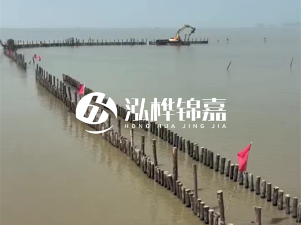 河道護(hù)坡打樁對河岸保護(hù)有何作用？河道松木樁水面需要預(yù)留多長？