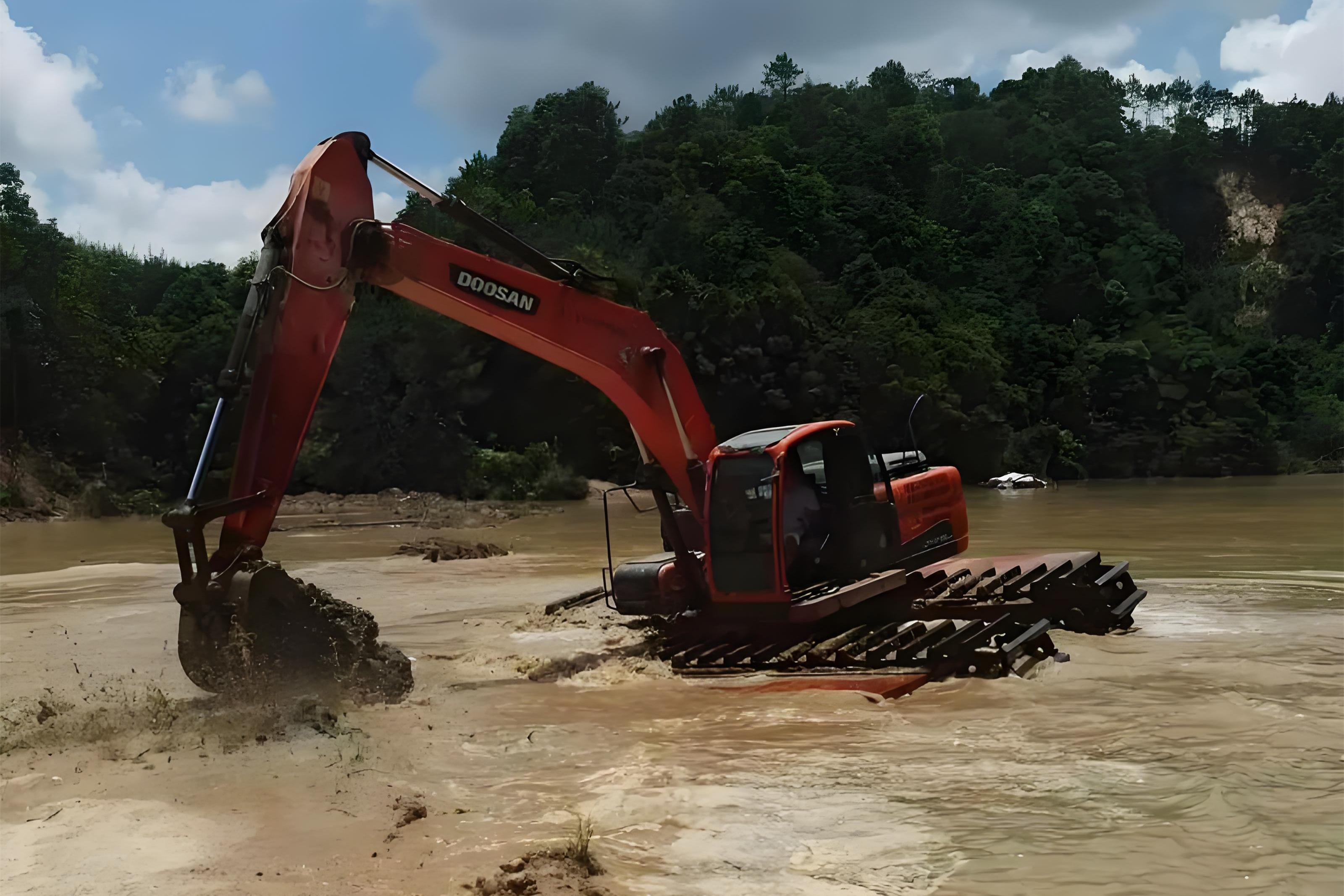 浙江杭州挖機(jī)清淤施工隊(duì)-沼澤地清淤需要先排水嗎？