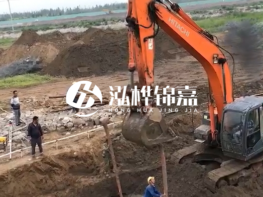 松木樁批發(fā)廠家泓樺錦嘉 - 生態(tài)河道木樁施工需要注意什么？